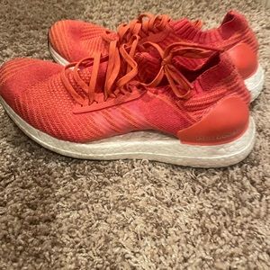 Womens adidas ultraboost 8 1/2. In good condition!
